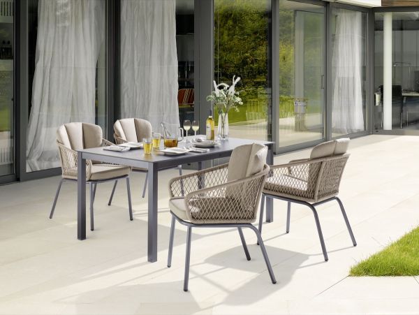 Gomera Gartenmöbel Set aus Stapelsesseln und Gartentisch mit hochwertiger Polytec Tischplatte